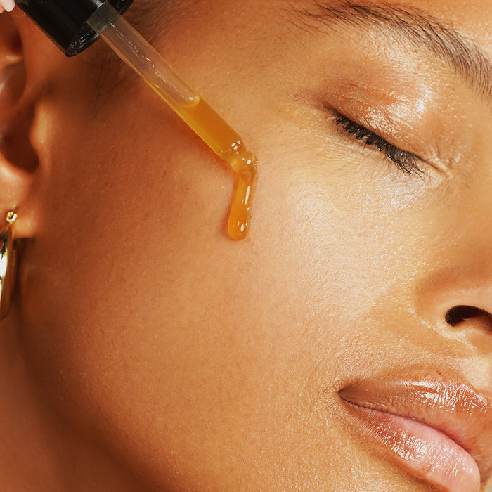 True Botanicals-3 Steps to Glowing Skin-Set-Model_3StepGlowySkinReset_2048x2048_57b5255d-9a8a-4b54-8420-e4b8fe032890-The Detox Market |