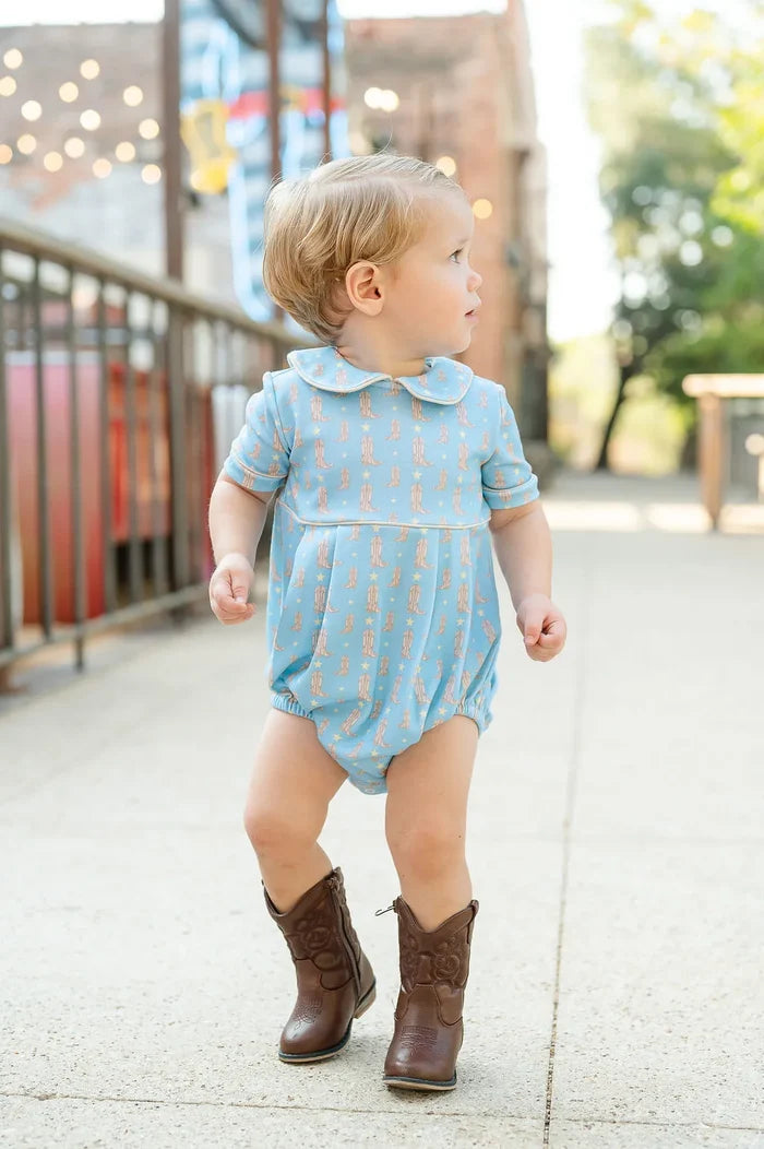 Cowboy Boots Alexander Bubble is a charming bubble with a playful boot print on extremely soft and long-lasting Pima cotton fabric. With its comfortable fit and adorable design, it's perfect for playtime, it comes in sizes for kids 3M to 4T.