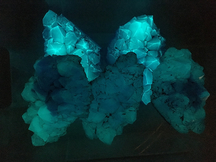 CAST URETHANE GLOW IN THE DARK WALL CRYSTAL- LARGE- ROYAL BLUE