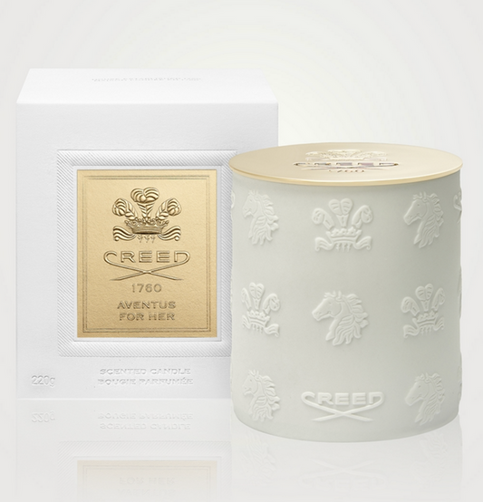 Creed Aventus For Her scented candle 220g in a stylish jar, ideal for home décor and creating a luxurious ambiance.