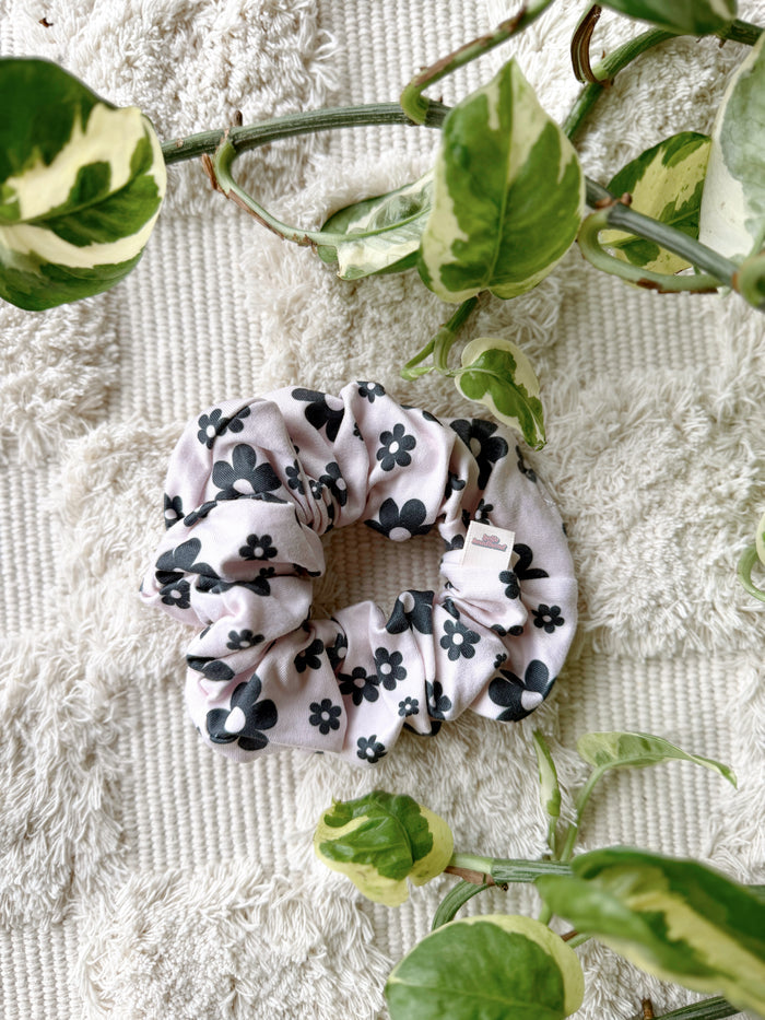 Oversized Scrunchie - Vintage Daisies