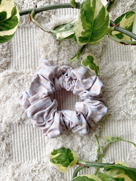 Oversized Scrunchie - Wavy Tan Checkered