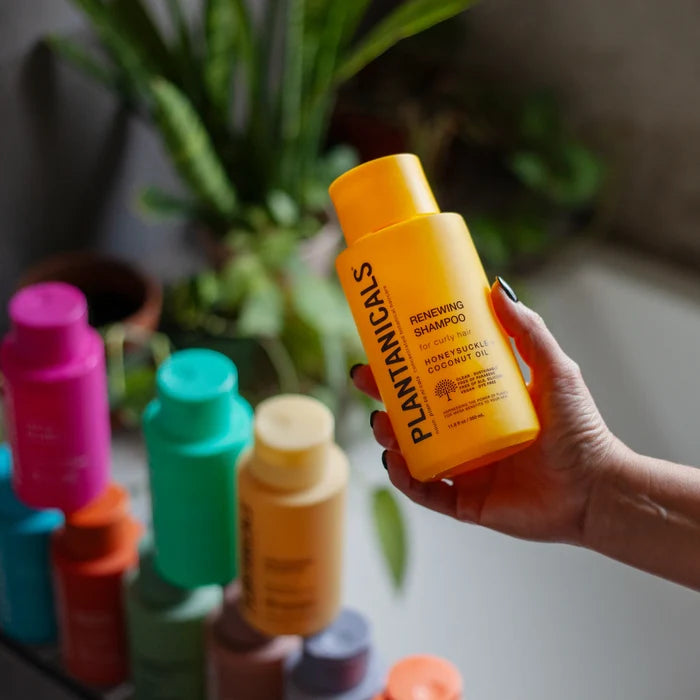 PLANTANICALS renewing shampoo for curly hair honeysuckle + coconut oil شامبو الشعر الكيرلي بالعسل و جوز الهند من بلانتانيكالس