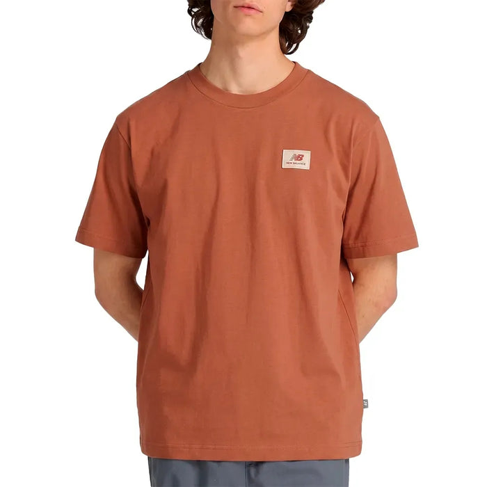Remera New Balance Mta53928cnn Woven Label Hombre