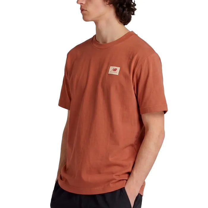 Remera New Balance Mta53928cnn Woven Label Hombre