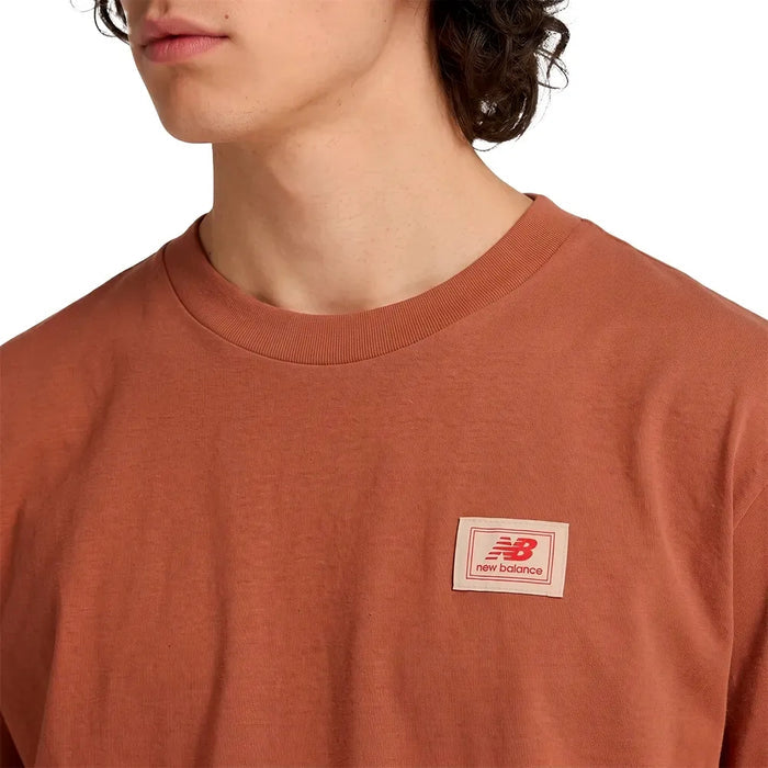 Remera New Balance Mta53928cnn Woven Label Hombre