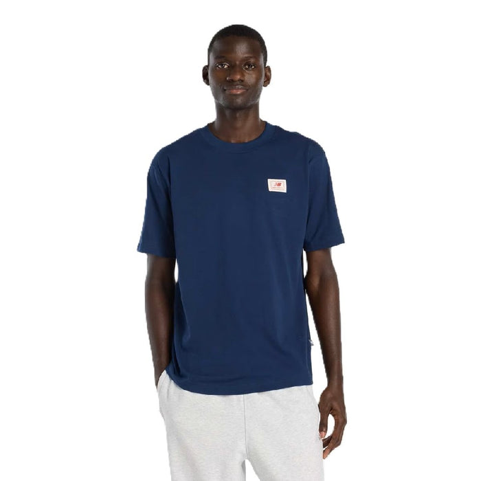 Remera New Balance Mta53928nny Woven Label Hombre