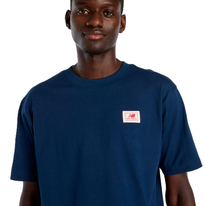 Remera New Balance Mta53928nny Woven Label Hombre