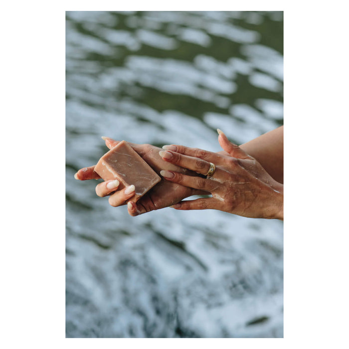SKWÁLWEN BOTANICALS Tewin’xw Cranberry Rose Cleansing Facial Bar Texture