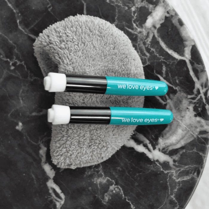 WE LOVE EYES Eyelid Margin Cleansing Brush
