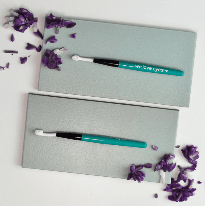 WE LOVE EYES Eyelid Margin Scrub Brush