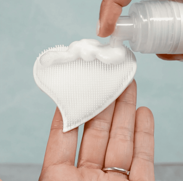 WE LOVE EYES Eyelid Scrub Mitt