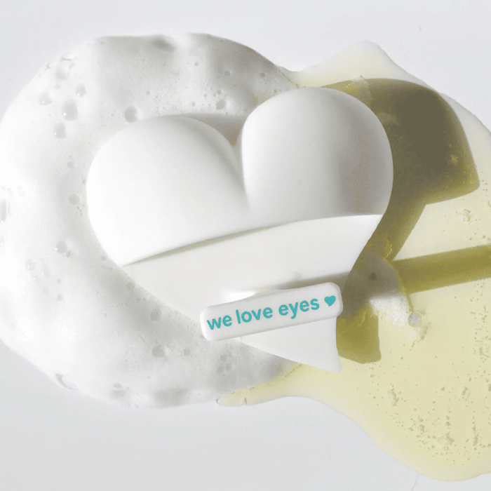 WE LOVE EYES Eyelid Scrub Mitt