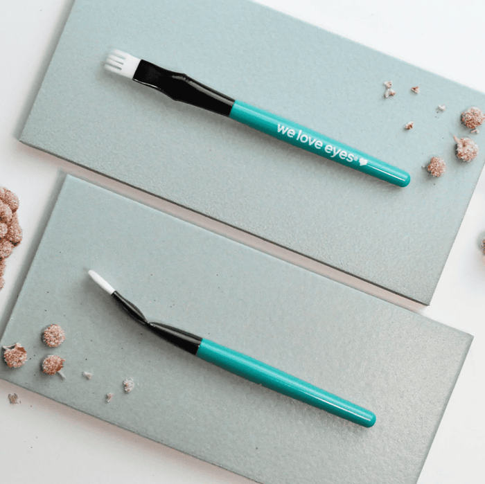 WE LOVE EYES In Between Eyelash Cleansing Brush