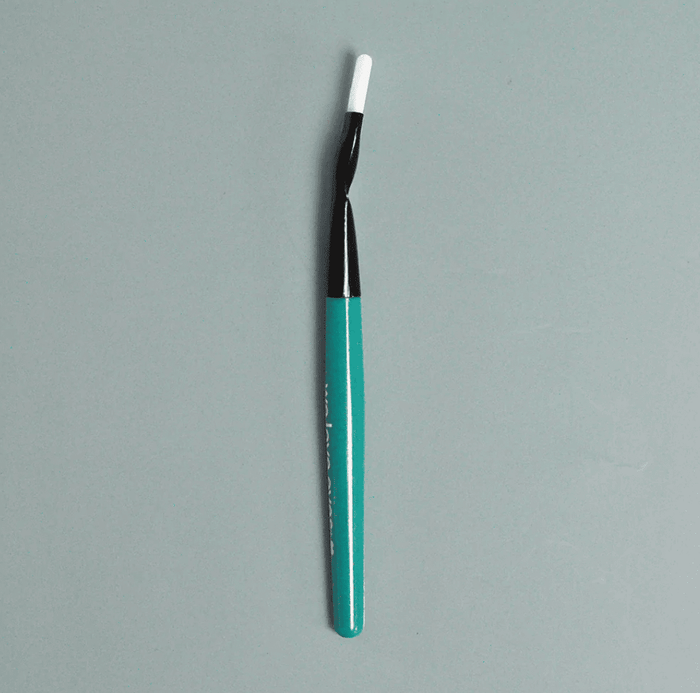 WE LOVE EYES In Between Eyelash Cleansing Brush
