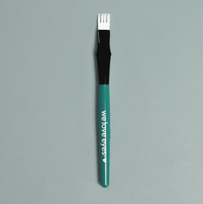 WE LOVE EYES In Between Eyelash Cleansing Brush